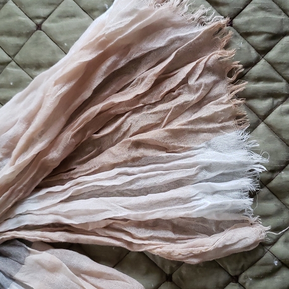 Pretty scarf - Picture 2 of 3